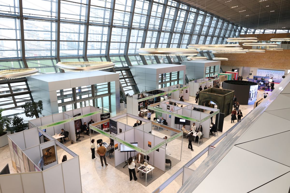 Exhibitions Bustling trade show exhibition inside a modern hall with attendees exploring booths